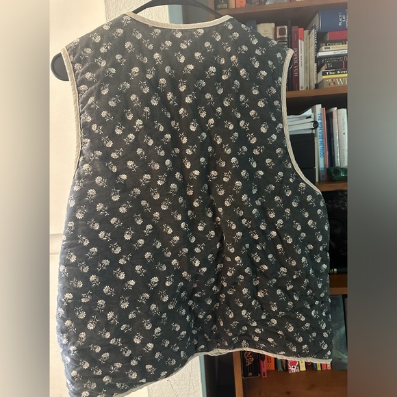 Korean Quilted Padded Vest - Picture 2 of 6